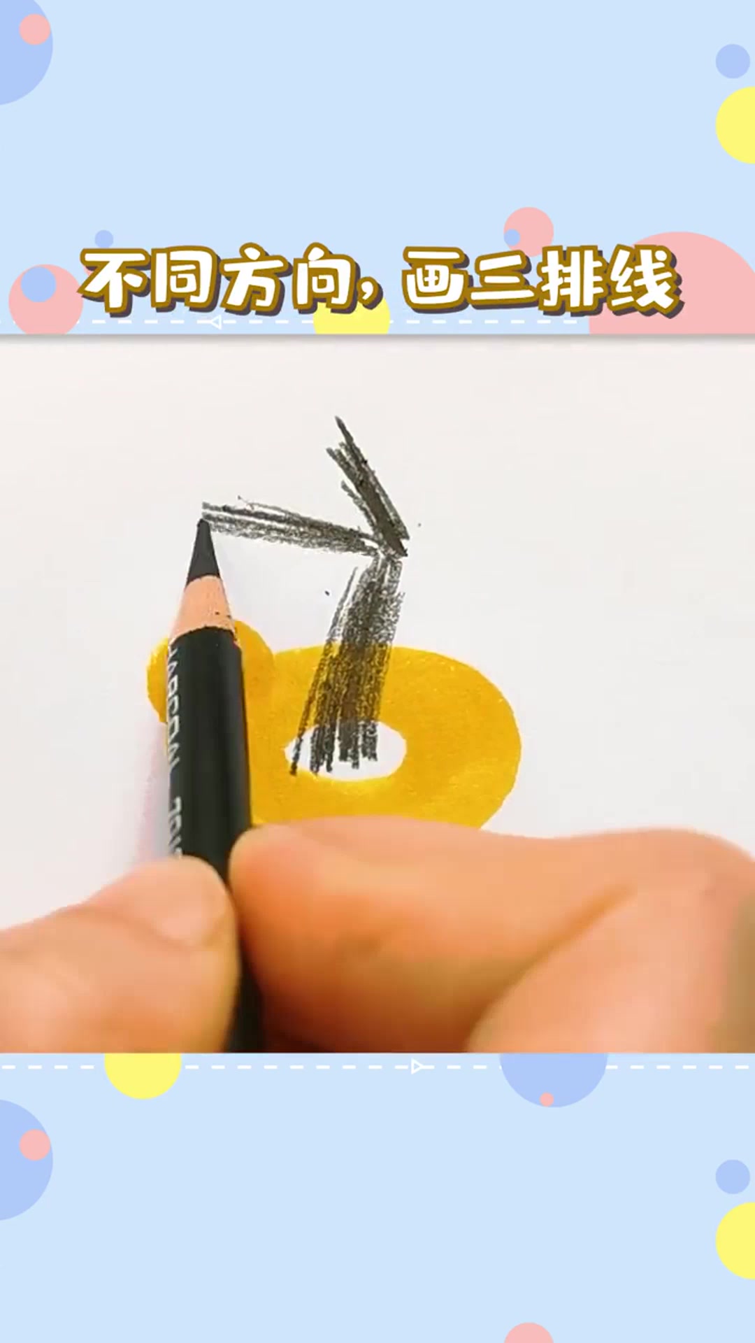 带小鸭泳圈的小鳄鱼,咱们一起去游泳吧!