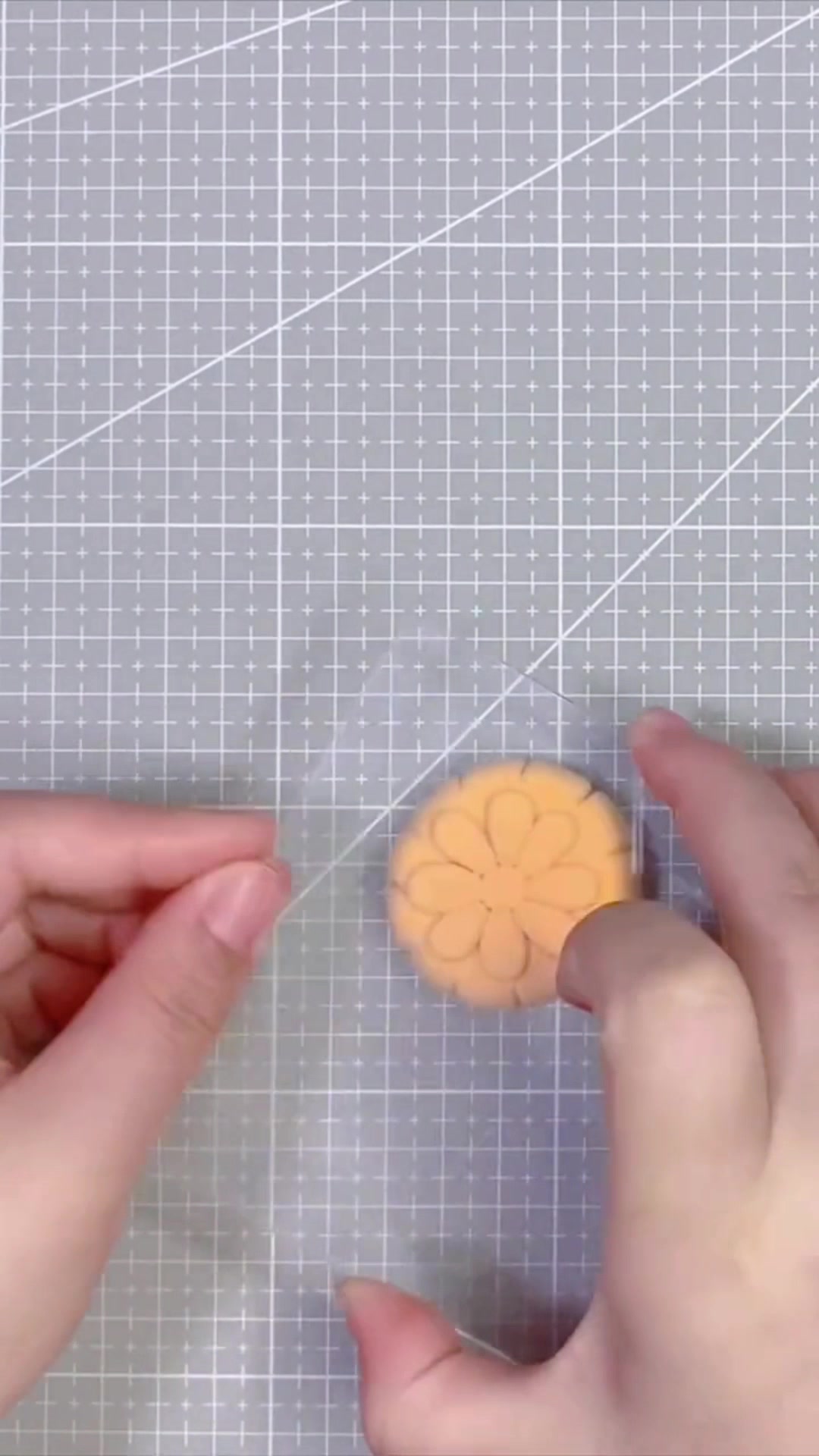 橡皮泥月饼手工制作。