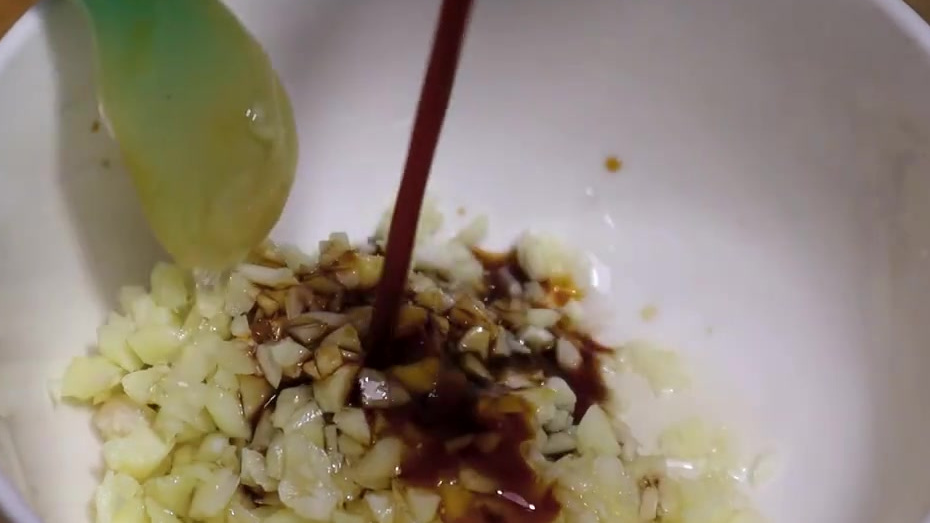 茄子别再红烧了,教你做蒜蓉茄子! 蒜蓉茄子 美味食谱 家常菜 下饭菜 烹饪技巧 茄子别再红