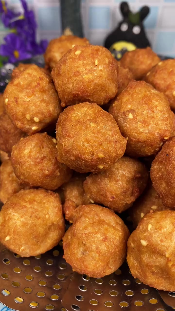 炸猪肉丸子的做法配方。