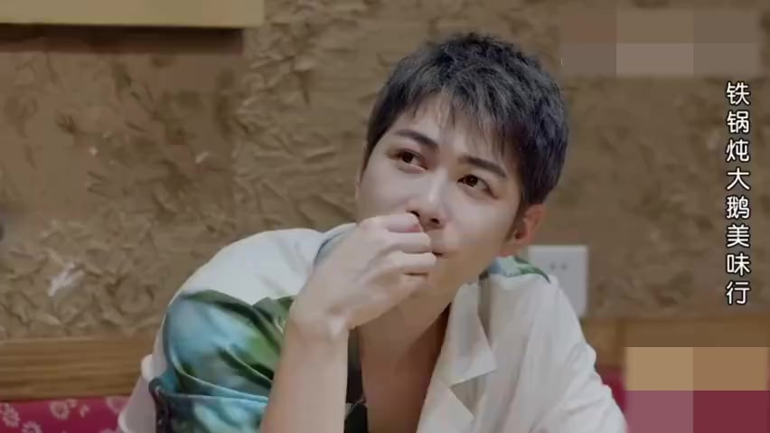 #黄景瑜给误删资料的保研粉丝加油# 黄景瑜微博评论保研的粉丝:“你帮我验证了幸运是离不开努