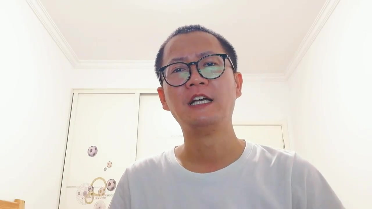 只吃蔬菜沙拉或几块饼干,最终影响减肥效果 很多人午餐崇尚便捷,食物种类比较单一,比如只吃蔬