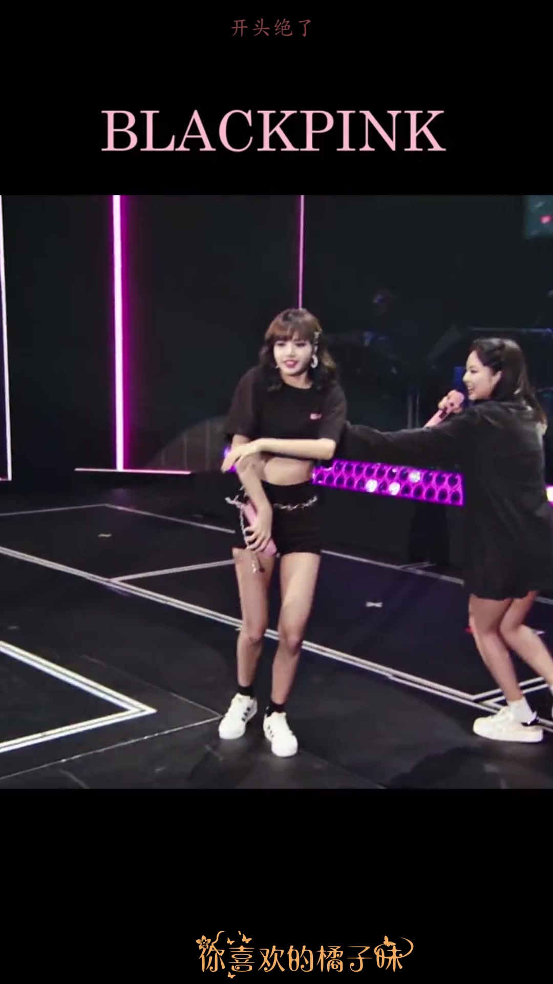 BLACKPINK演唱会现场,LISA就是所谓的气氛担当,五花肉打啵时刻
