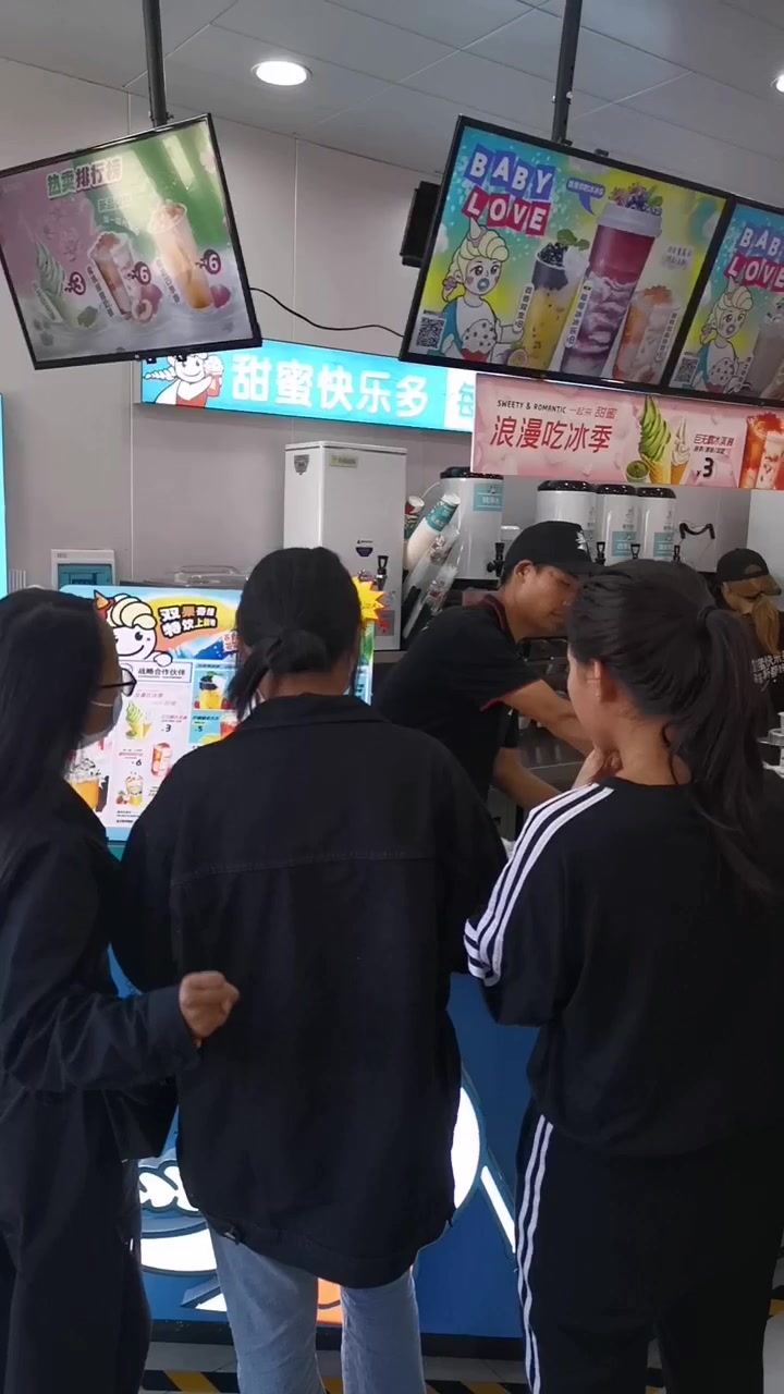 新乡长垣赵堤镇蜜雪皇后奶茶店新店开业中