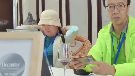 网络媒体网络名人走进贺兰红酒庄品鉴-贺兰红葡萄酒@宁夏新闻网