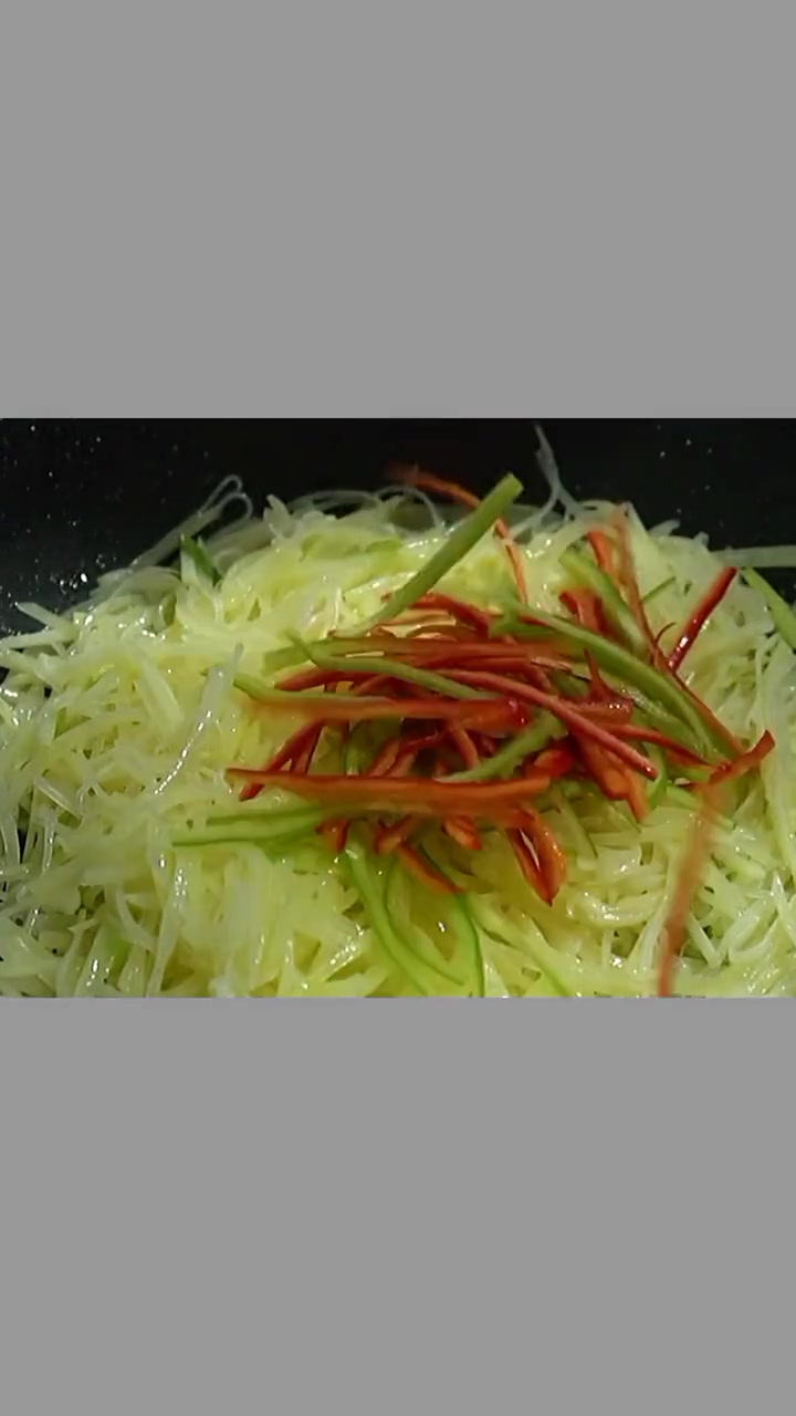 炒土豆丝家常做法酸辣可口!