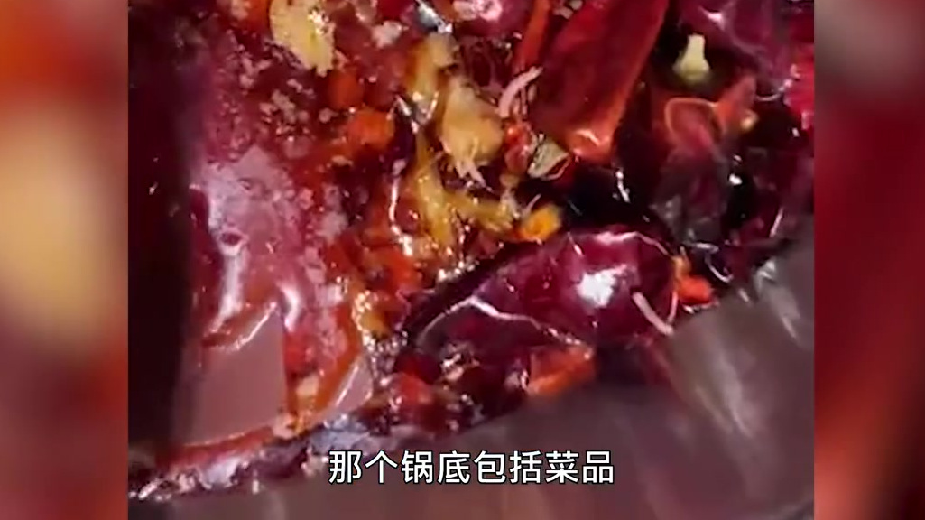 【谭鸭血火锅内现活虫蠕动 ,店家:想向顾客道歉但联系不上】9月19日,湖南岳阳,一网友发视