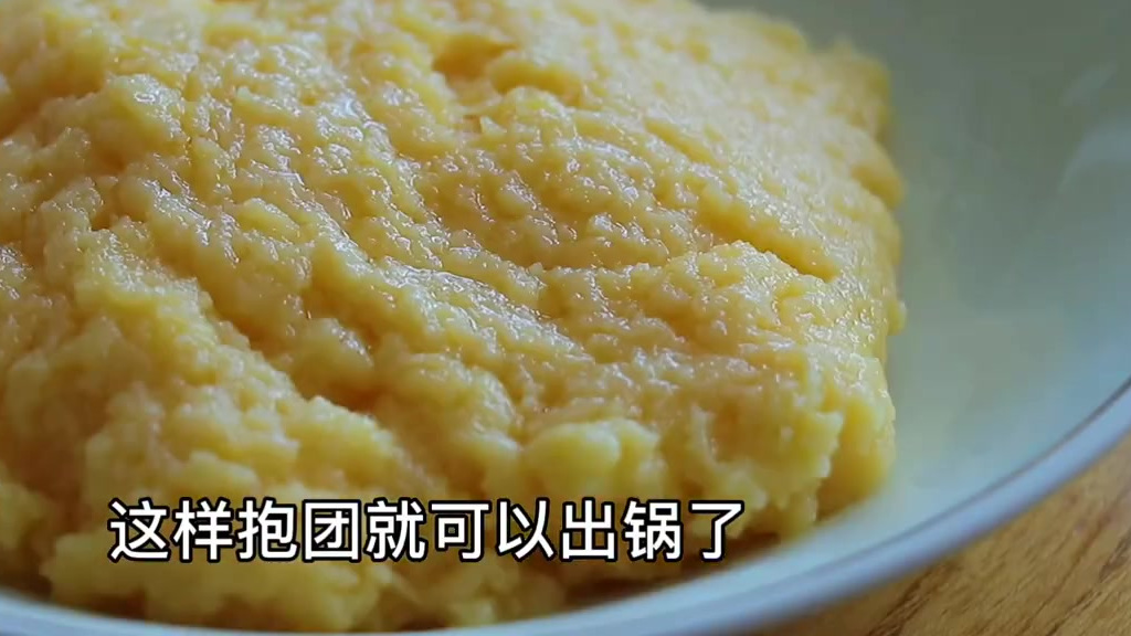 榴莲冰皮月饼,个个爆浆,香甜软糯~ via:夏妈厨房