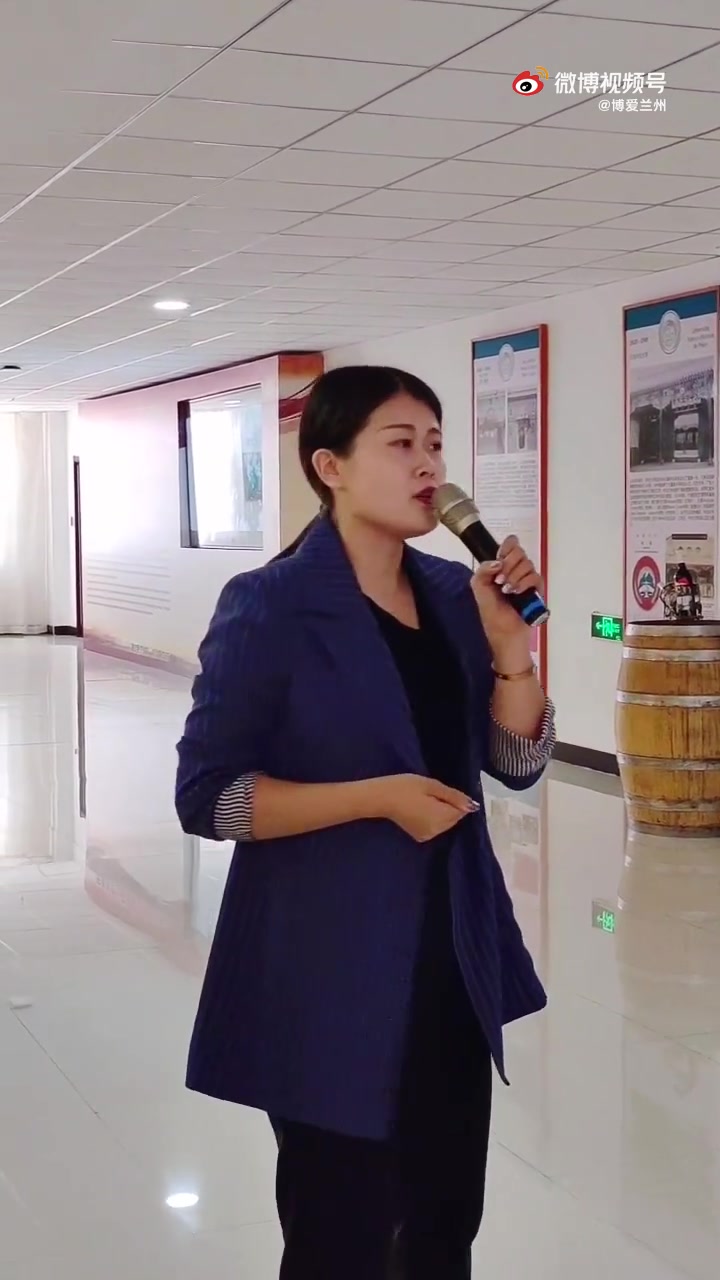 网络媒体网络名人走进宁夏贺兰山东麓葡萄酒教育学院宁夏贺兰山东麓葡萄产业园区管委会办公室和中