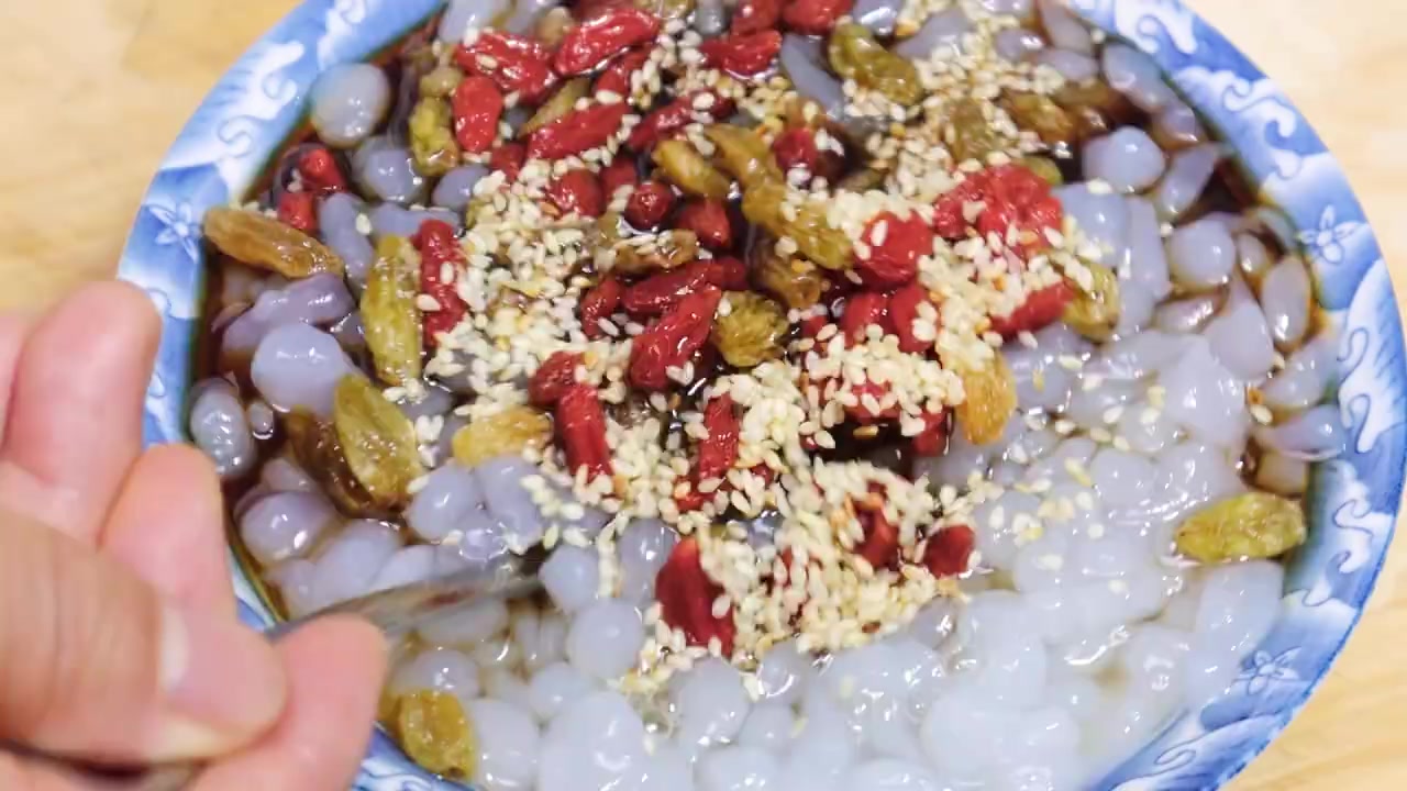 懒人版红糖凉虾做法,比凉皮简单 懒人版红糖凉虾做法,比凉皮简单,比凉粉好吃,大人小孩都爱吃