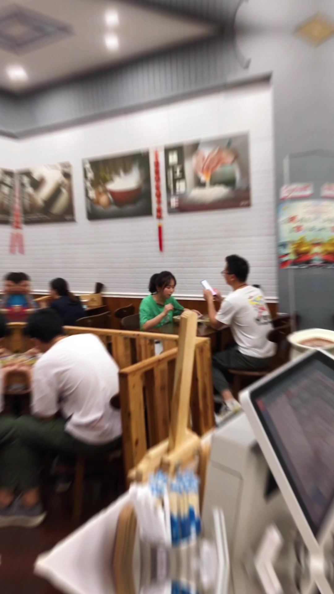帅气小伙分享价值10000的淮南牛肉汤做法,汤鲜肉嫩学会就赚Q