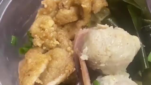 【80后店主连续10日为抗疫人员免费送龙虾饭:就想让他们吃好吃饱】为感谢抗疫医护人员、志愿