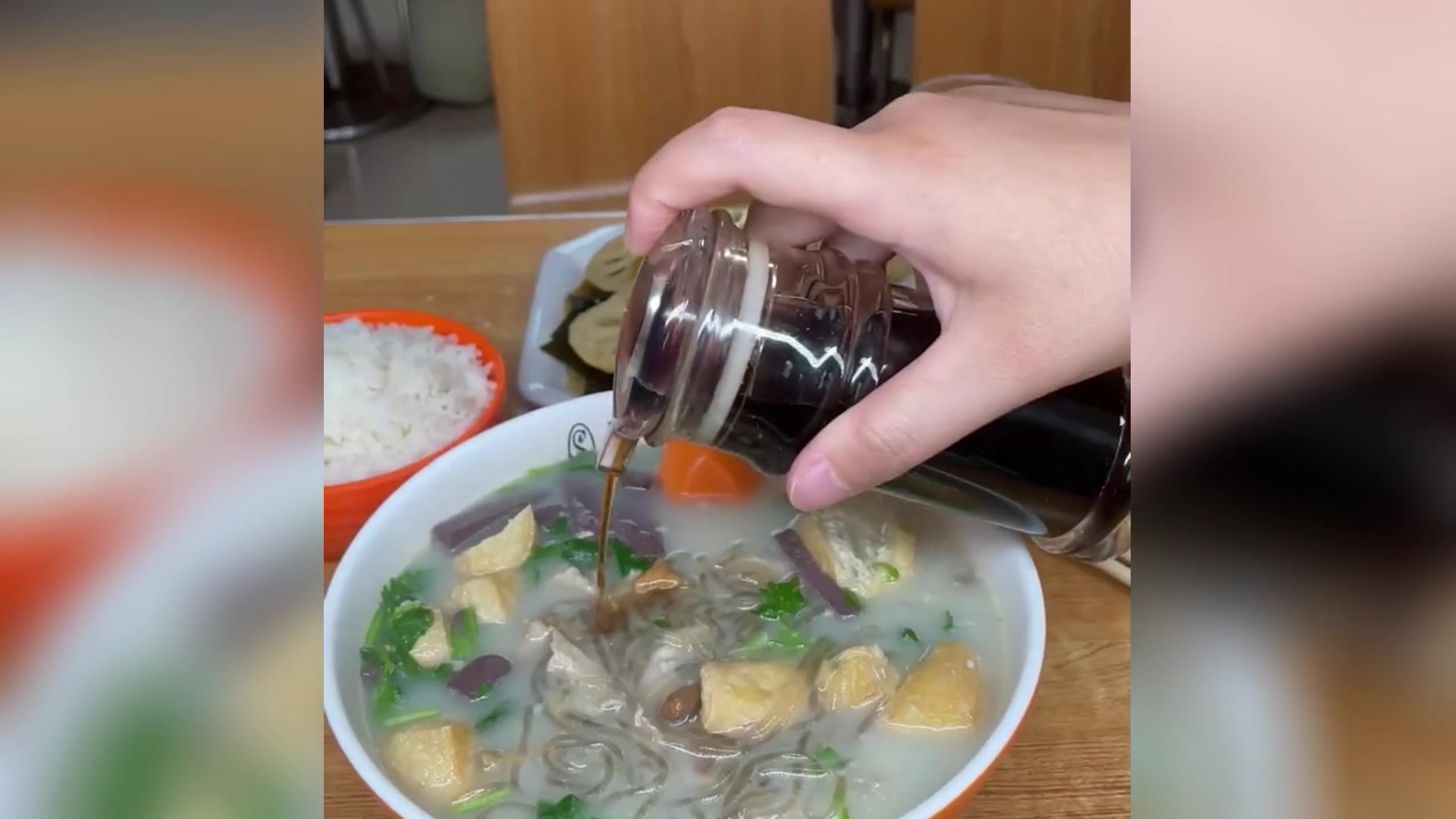 南阳人都知道的老鸭粉丝汤,每天爆满排队,味道很不错!