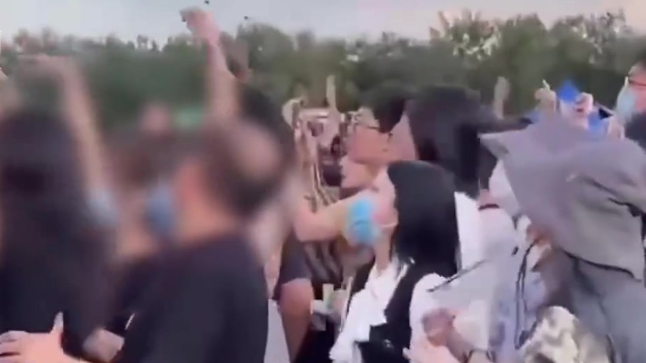 【搜狗回应亲密照男子被人脸搜索匹配:需内部沟通后再回应,律师:未获同意拍摄传播他人亲密照或