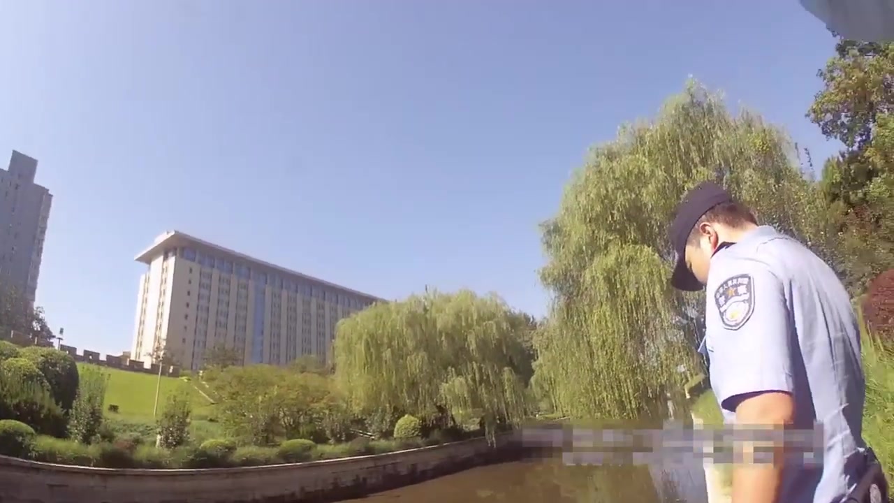 【袭警辱警不可取 豪横抗法必严惩】&nbsp;近日,朝阳分局亚运村派出所接辖区某公园管理处工作人员报