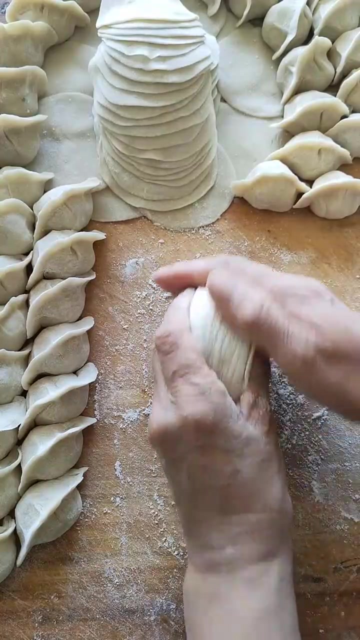 一次性捏17张饺子皮太厉害了
