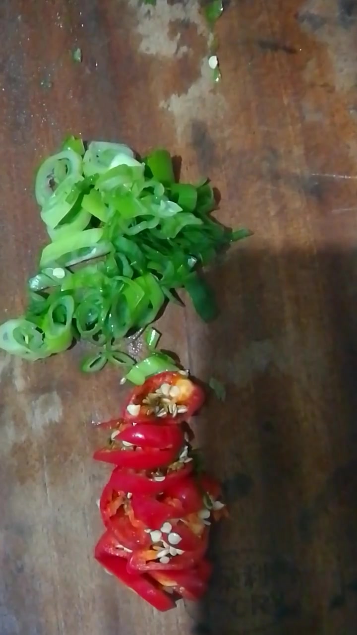 清蒸黑鱼的家常做法。