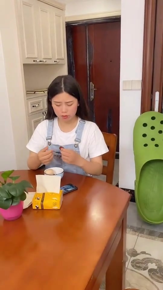 婆婆喊小姑子给我鸡蛋和红枣吃,这是什么意思?