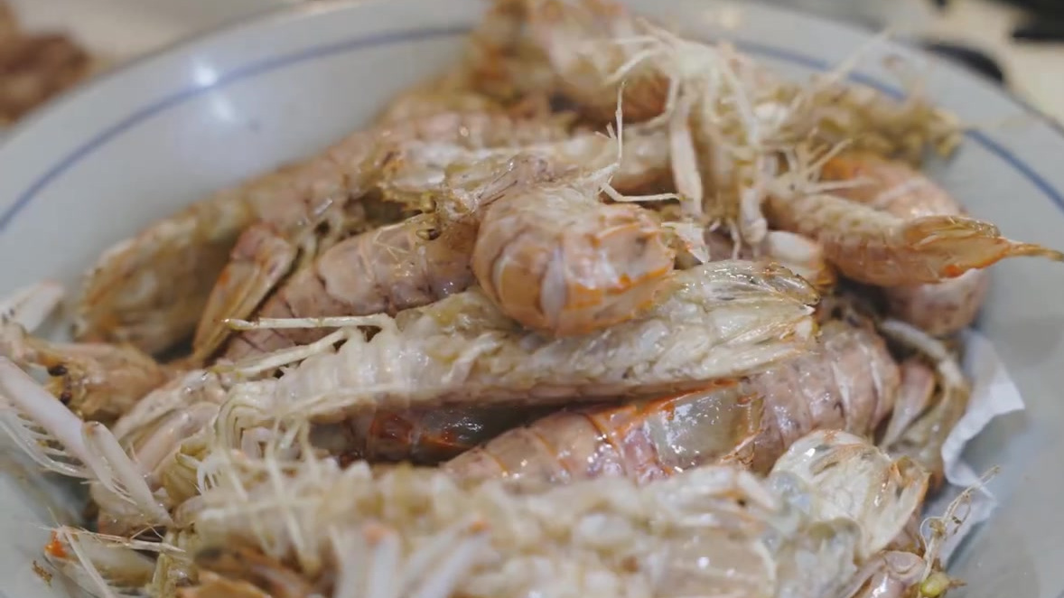 五小时车程,只为家人吃到最新鲜海鲜 团聚菜就是要超丰盛! 鲜到没朋友的大花蟹,只有清蒸最甜