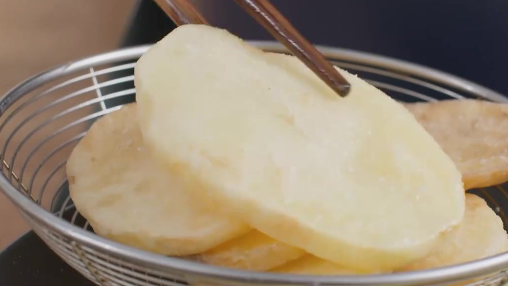 【好吃的“气泡土豆”教程来啦】#食尚小布#你吃过空心土豆吗?一口下去,外酥里嫩!今天就教大