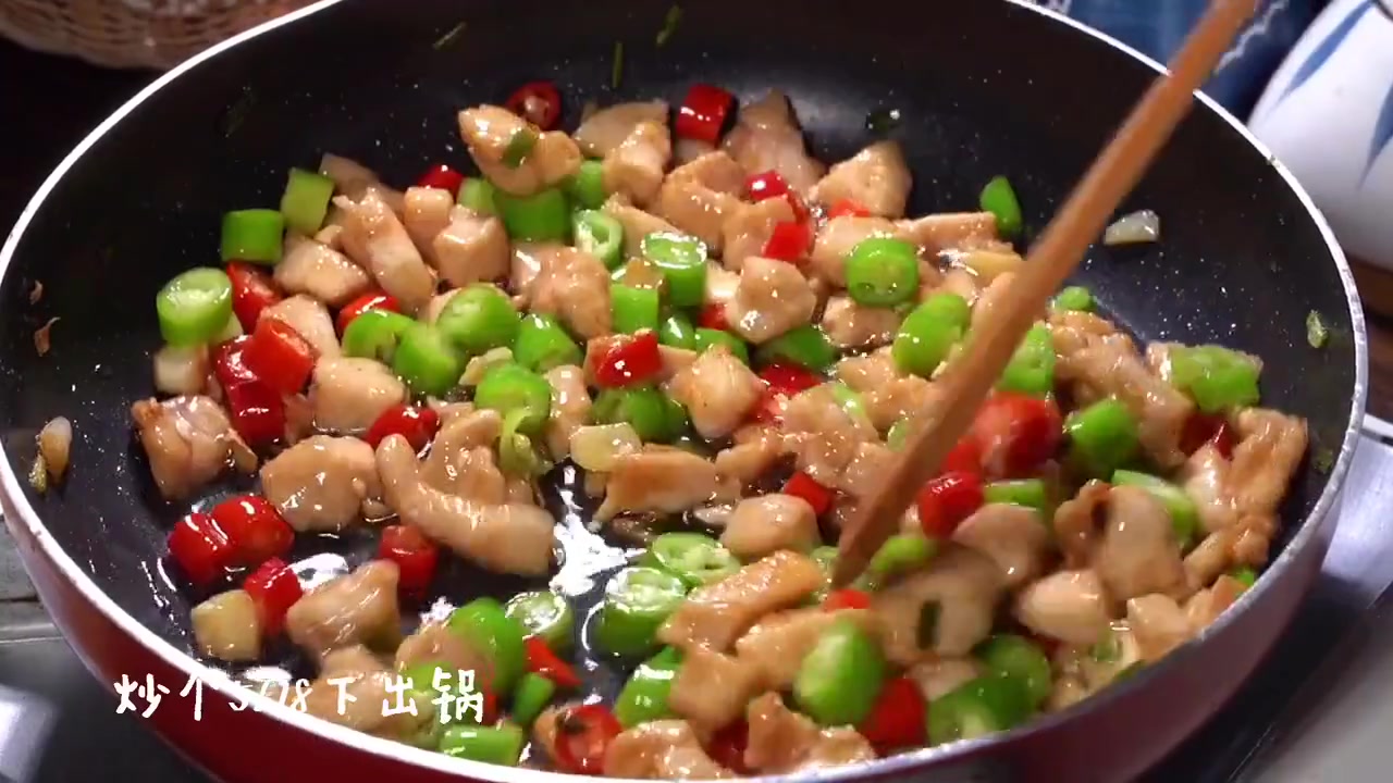 好吃不胖的辣炒鸡胸肉丁,做法还超简单~