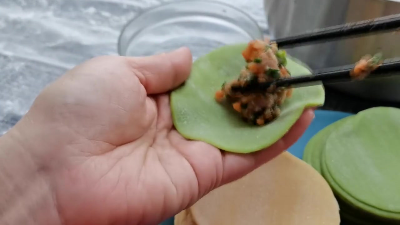 包饺子的过程。 