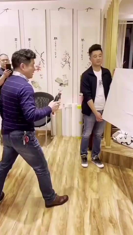 即兴飞书金三峡火锅