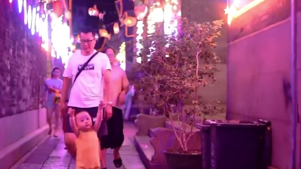 #广式生活#【看!漫天的鱼在闪烁!到广州沙湾古镇赏鱼灯吧!】以鱼为型,以竹为骨,通体透亮,
