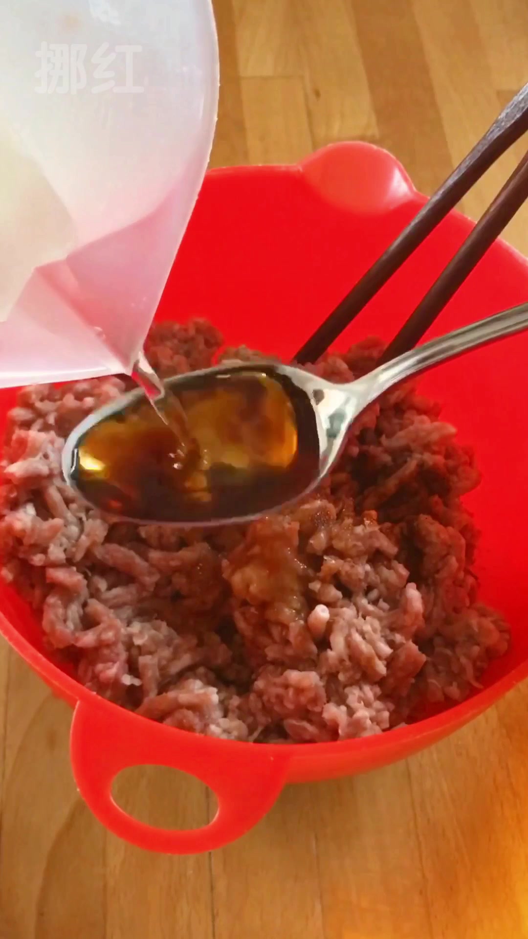 新疆烤包子教你做,8岁小外孙一口气吃了4 注意了这些要点,一次成功,就是那个新疆味