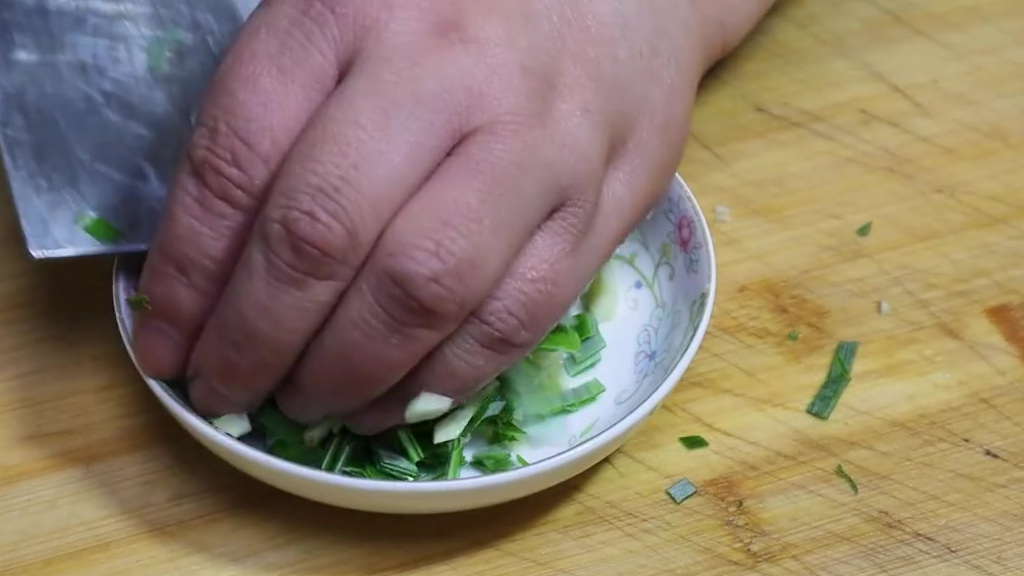 1把海鲜菇1个番茄,简单一炒,酸爽开胃! 海鲜菇 番茄 美味食谱 家常菜 木耳 1把海鲜菇