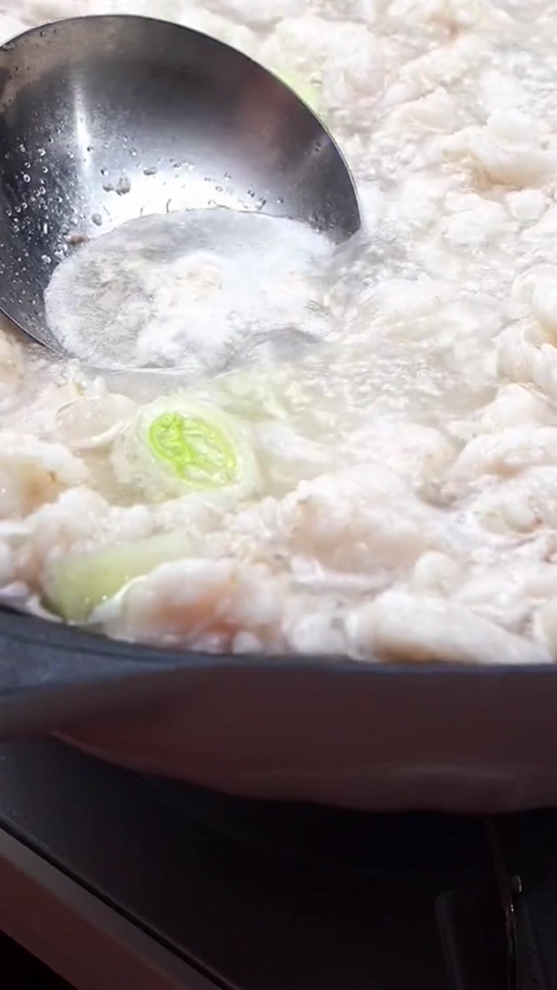 猪油这么做出油率极高,用这个炒菜,可比什么橄榄油好吃多了