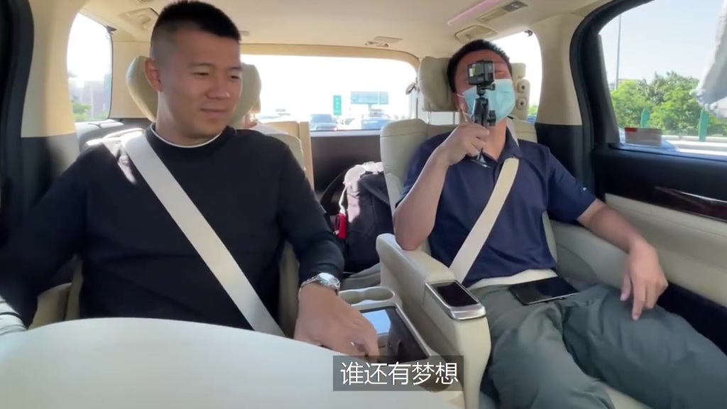 二手都要百万的丰田面包车这埃尔法到底值钱在哪里?闫闯说车,大V聊车,丰田埃尔法。