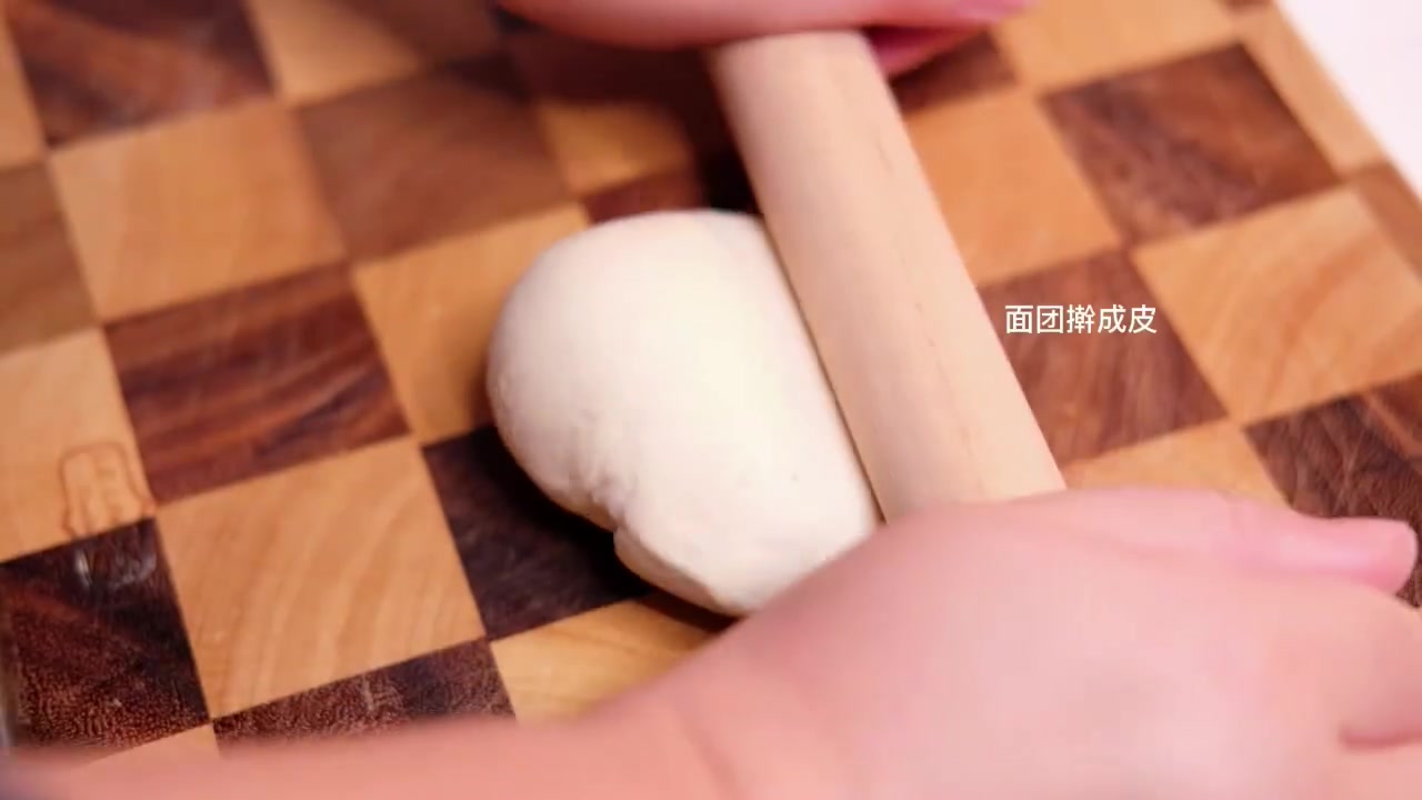 这是土豆吃法的最高境界了吧! 土豆泥加蛋黄酱就可以做出美味的披萨 90g高筋面粉 10g黄