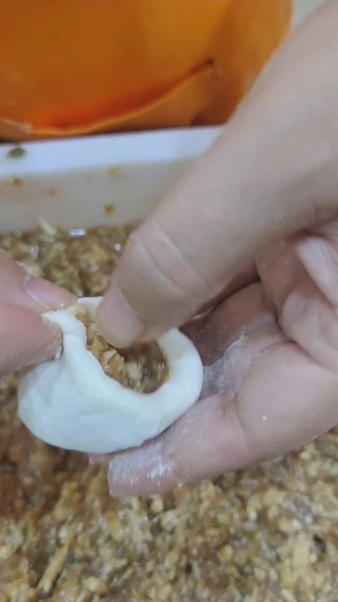 一斤肉包9笼包子你信吗