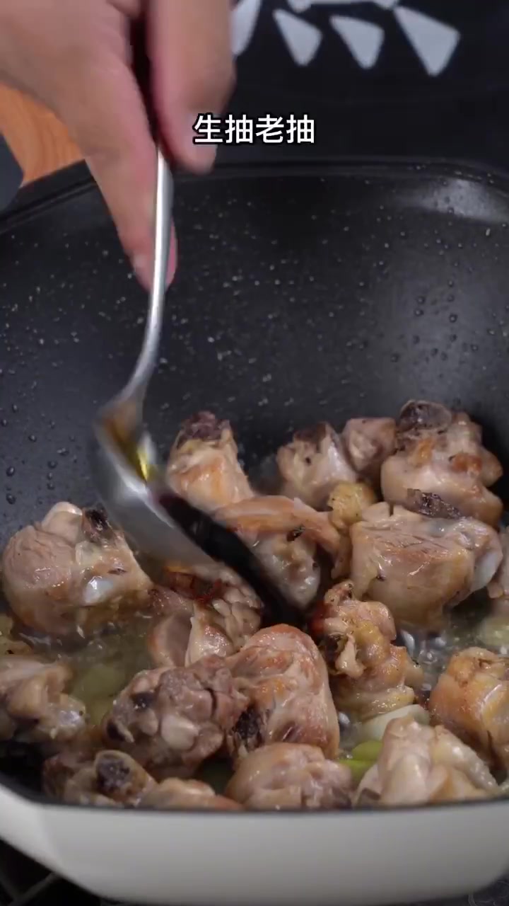 土豆鸡肉怎么炖好吃又简单。