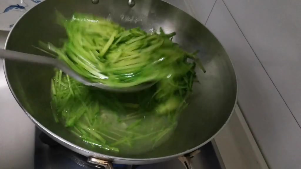 素炒青萝卜,好吃又简单