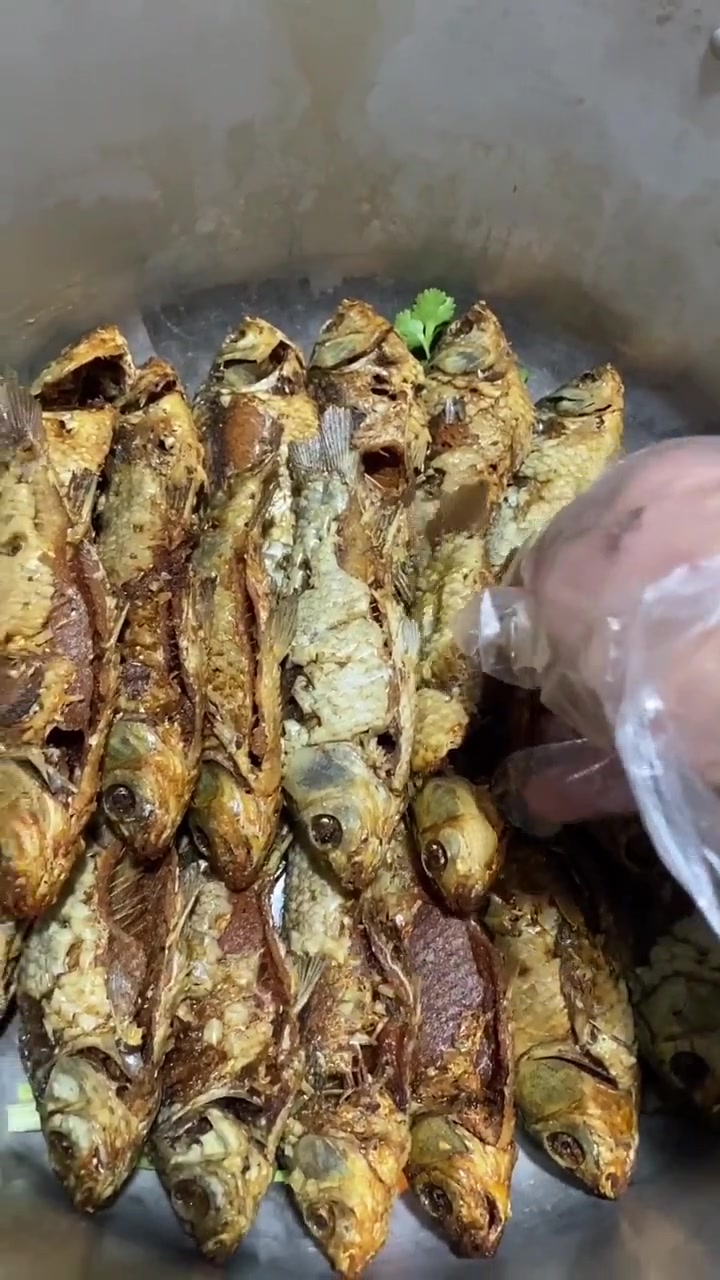 焖糟鱼的家常做法。