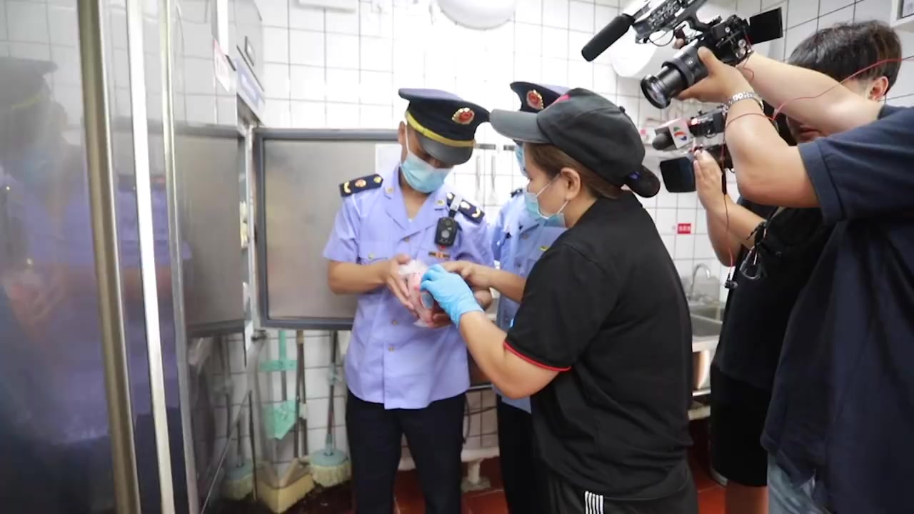 &nbsp;【现场视频曝光!华莱士、杨国福……北京食品安全大检查晒出“问题榜单”】近期,北京市、区市