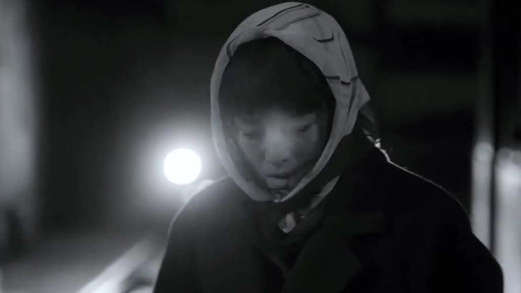 混乱又充满冲突的上海滩,瞬间切换身份的戏中人。枪战戏码高能不断,各方势力步步紧逼,终极危局