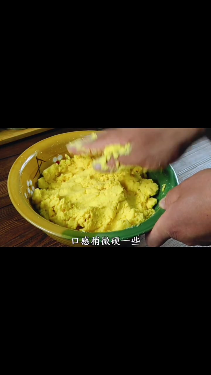 东北锅贴大饼子的做法。