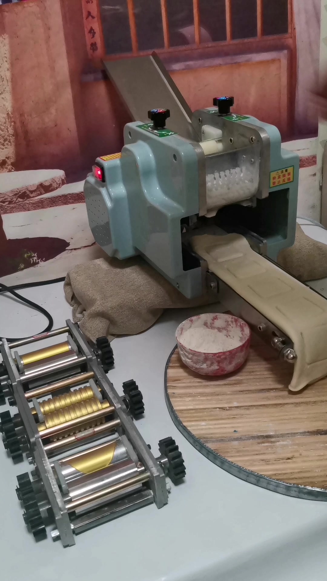 小型制作饺子皮机混沌皮机锅贴皮机器