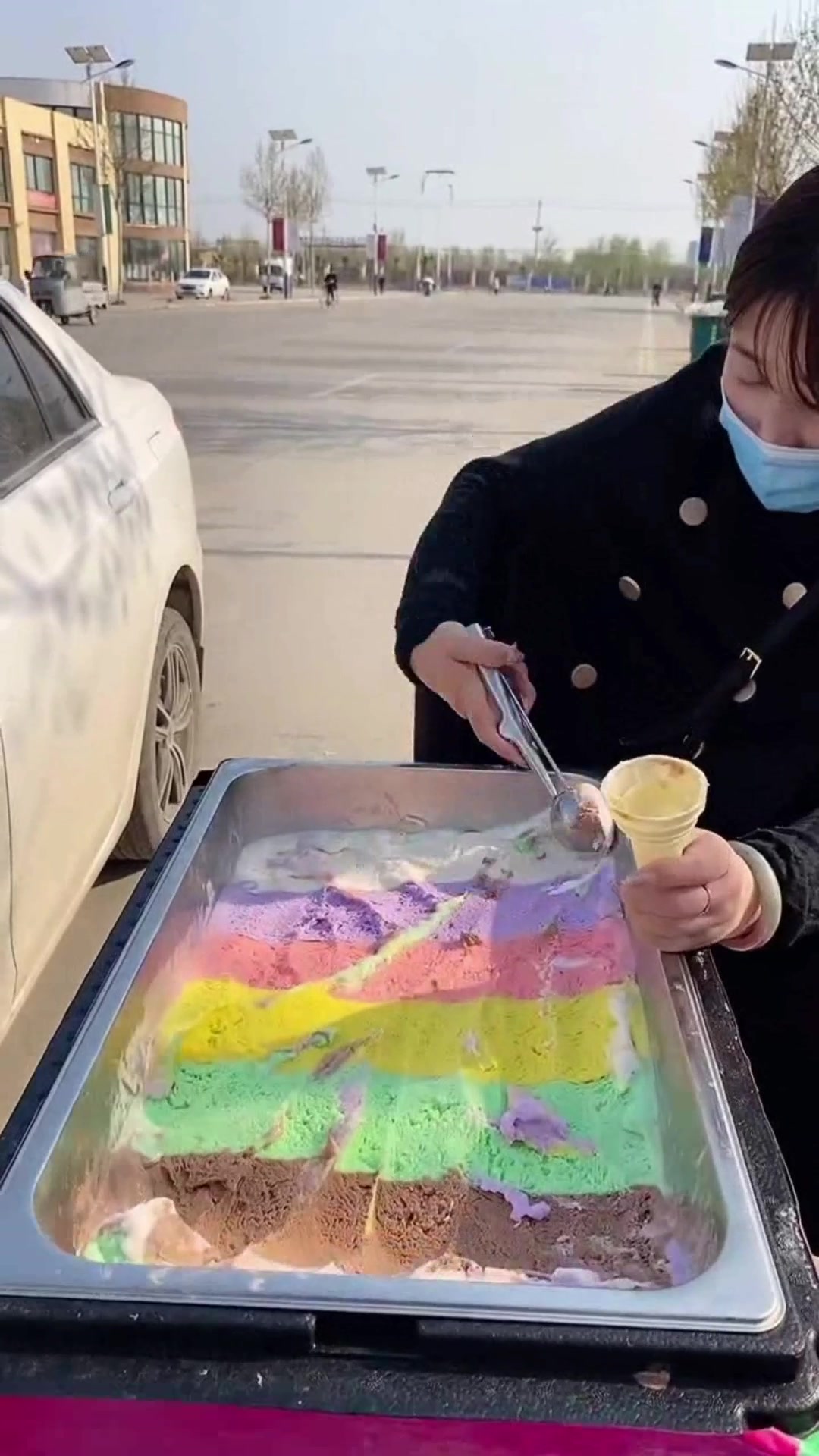 七彩冰激凌流动台式冰淇淋车美食手工甜筒