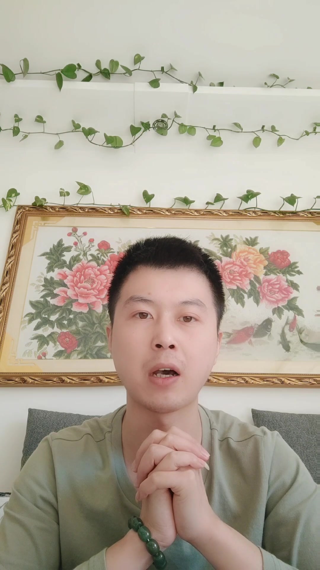 鸡蛋皮发霉了里面没坏还能吃吗?