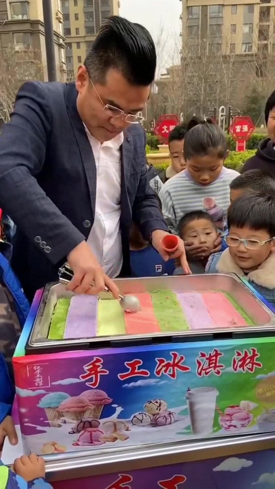 摊车冰激凌七彩手工彩虹冰淇淋技术包教会
