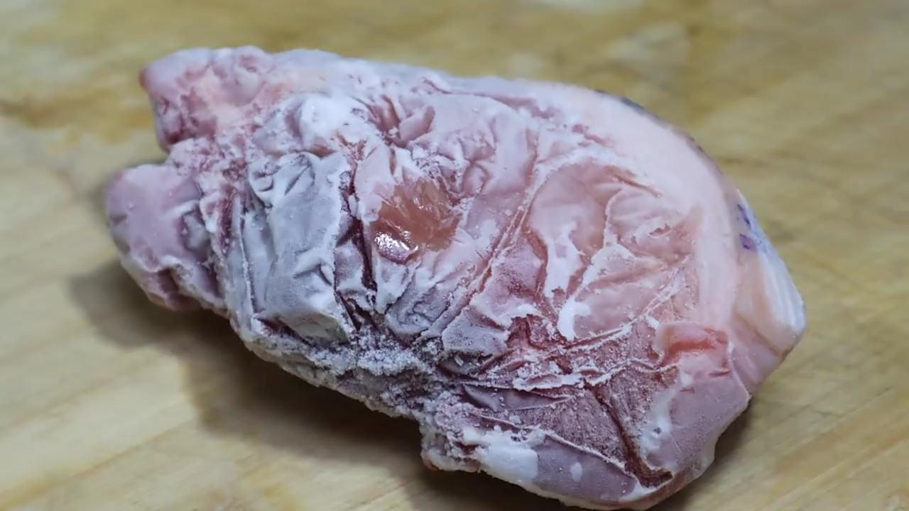 解冻肉切记不能直接用水泡,记住这个窍门 肉解冻 美味食谱 生活 妙招 小技巧 解冻肉切记不