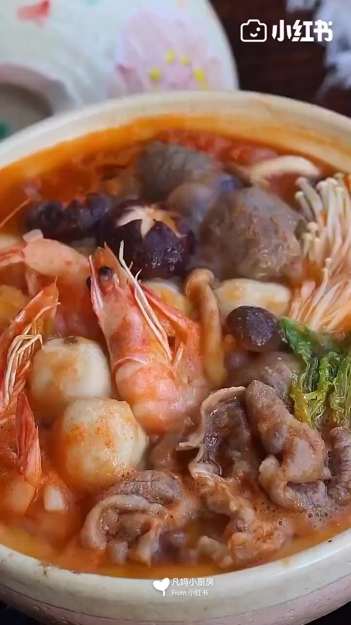 #美食时间#【番茄浓汤火锅】汤鲜浓郁,食材丰富多样,真是比去火锅店吃还要好吃,美食get√