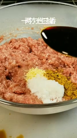 牛肉饺子馅的做法和配料。