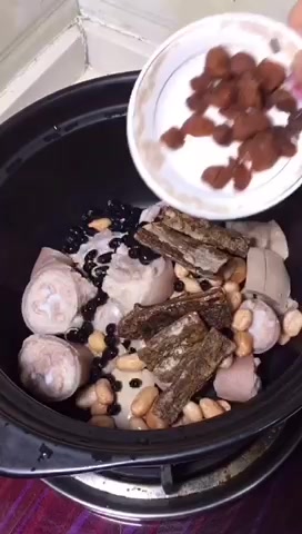 家常猪腰子汤的做法。