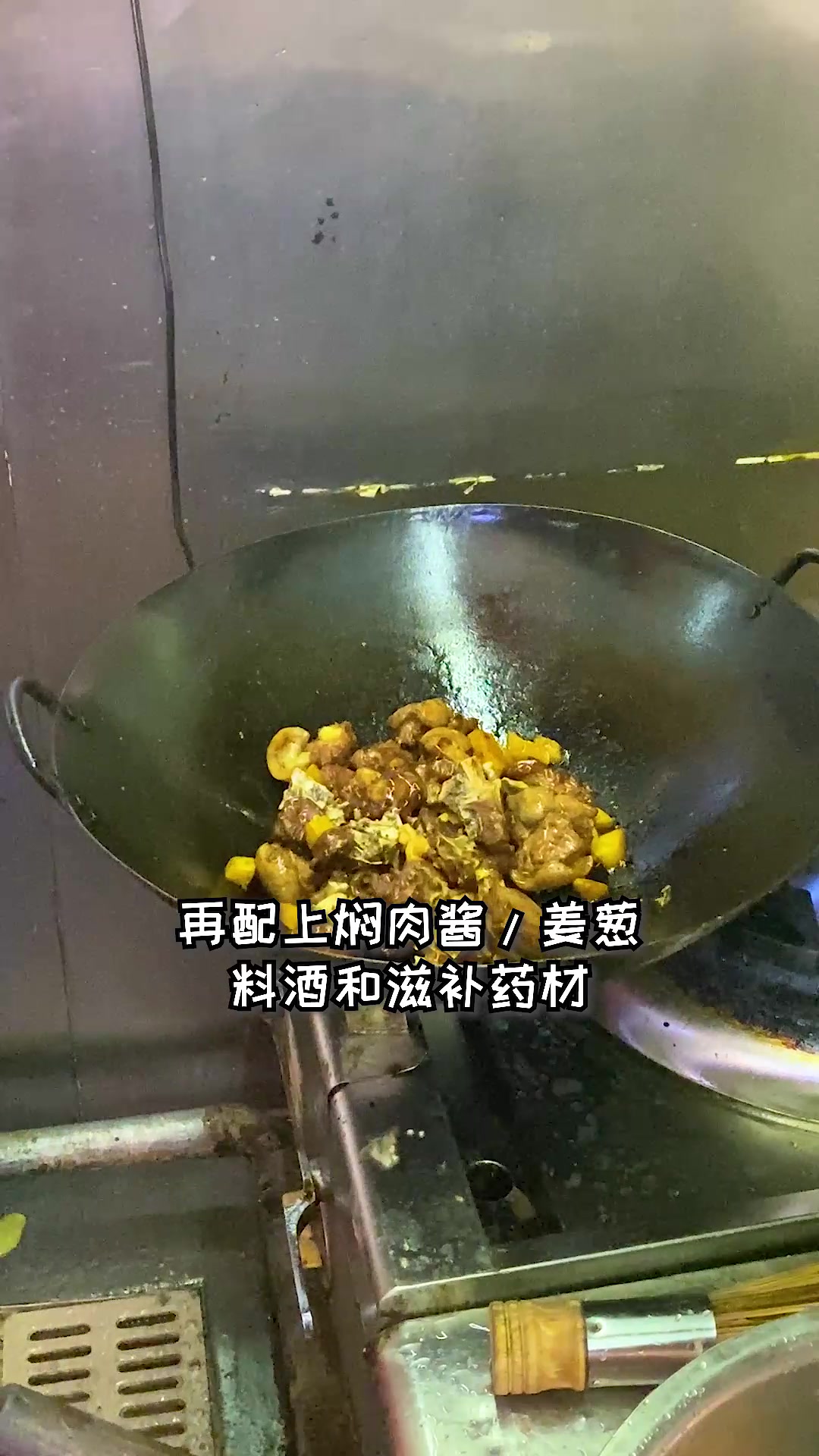 羊肉煲这样的颜色好有食欲