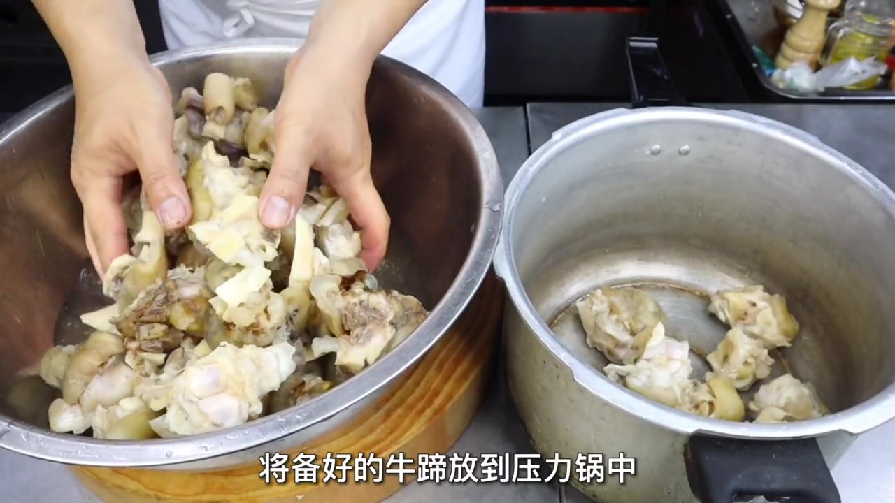清炖牛蹄筋的做法